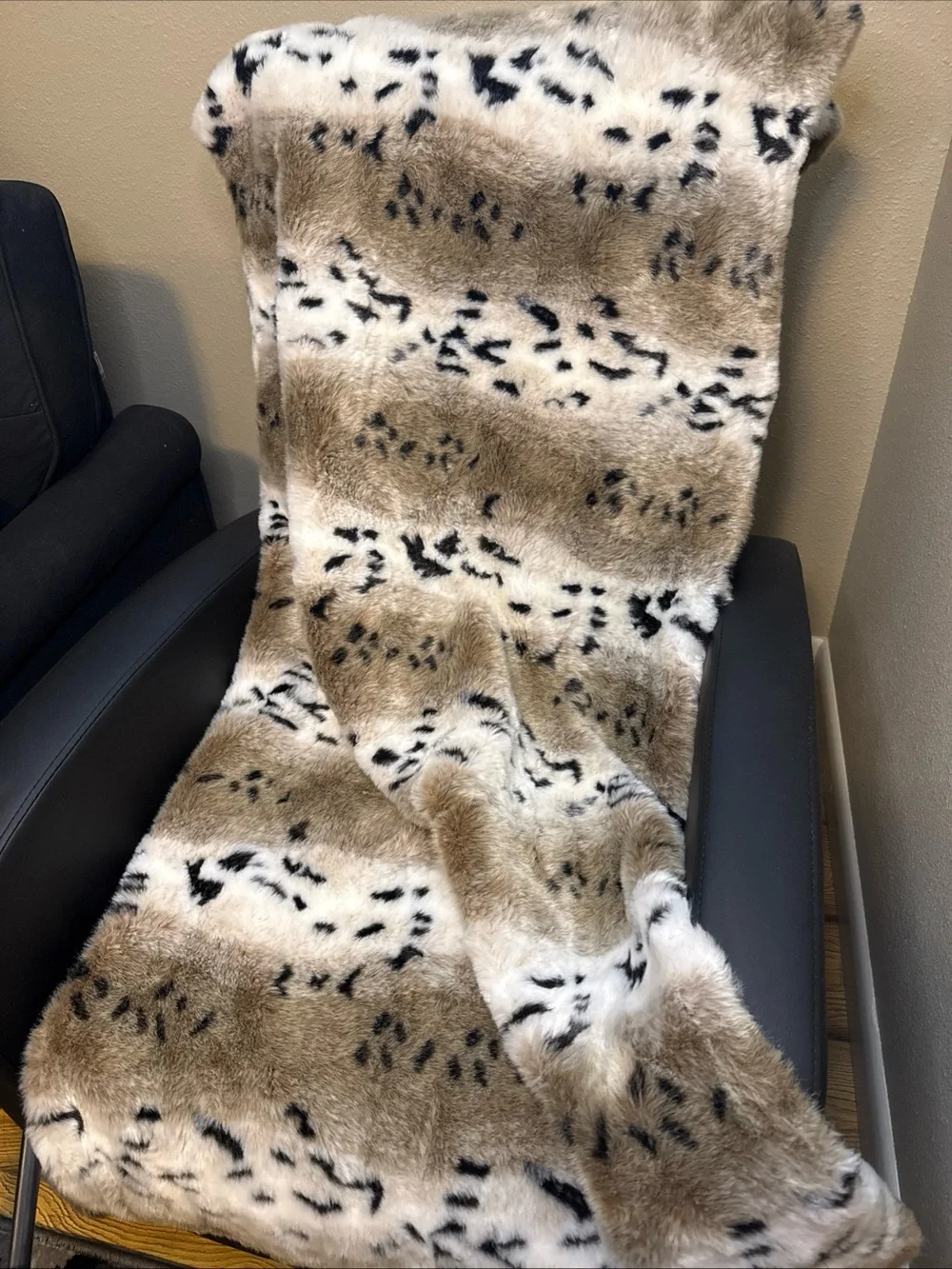 Pluto’Snow Lynx Fur Luxury Throw Animal Print Des